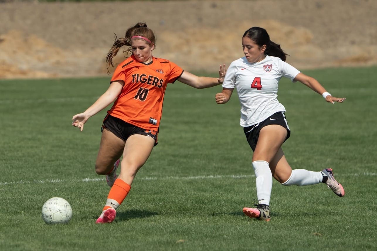 Ephrata, Othello battle to 3-3 draw in physical match