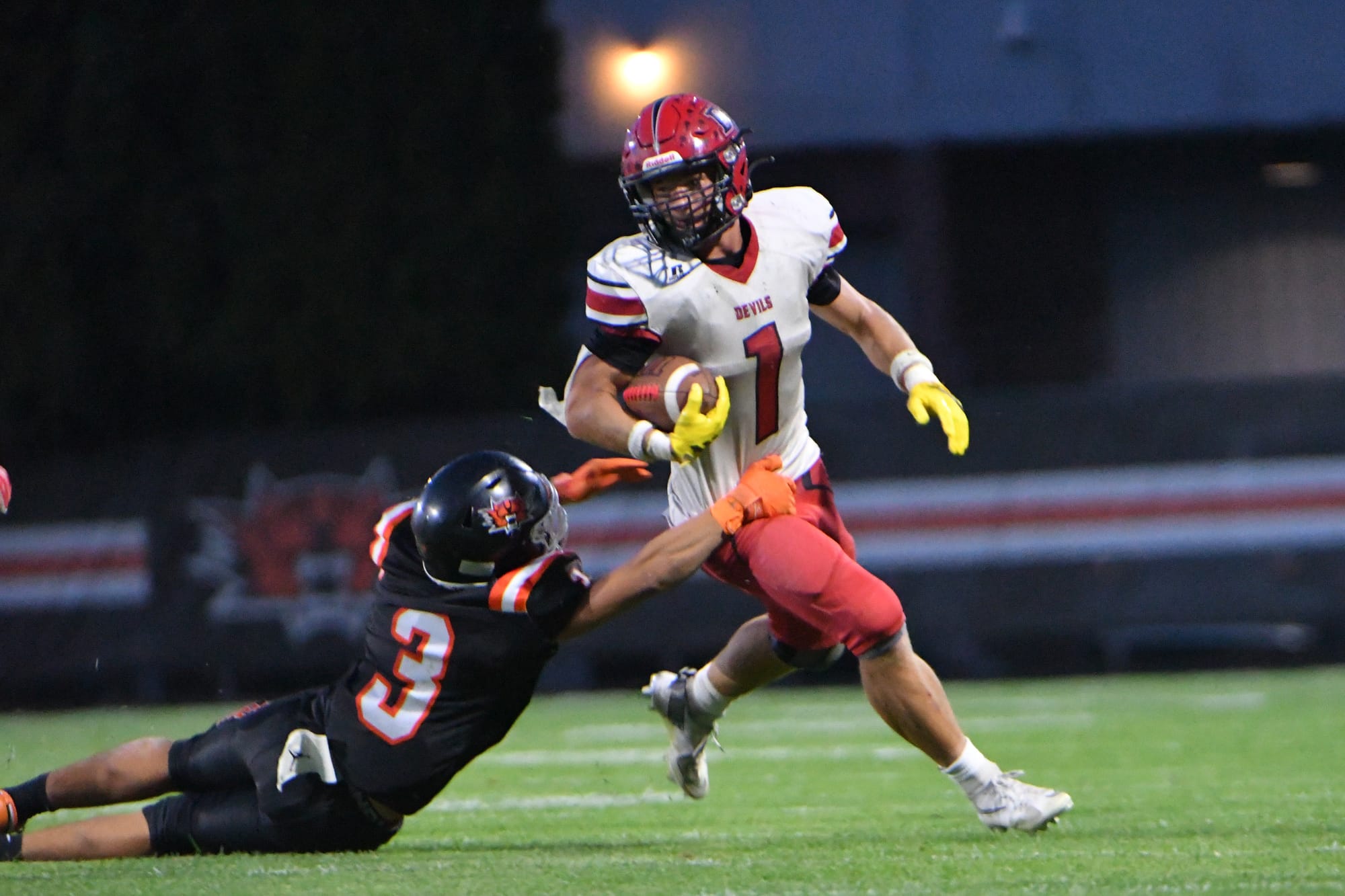 Tigers struggle in 49-14 loss to East Valley (Yakima); tiny Tiger cheerleaders steal the show