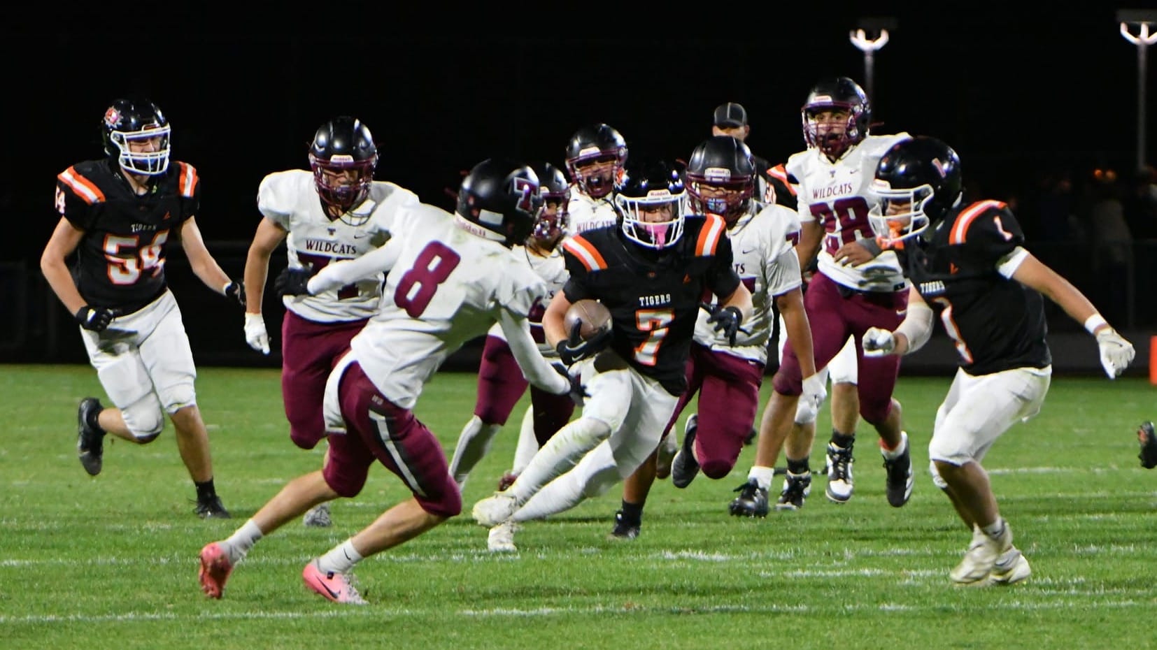 Ephrata clinches playoff 'Round of 32' berth with 23-16 win at Selah