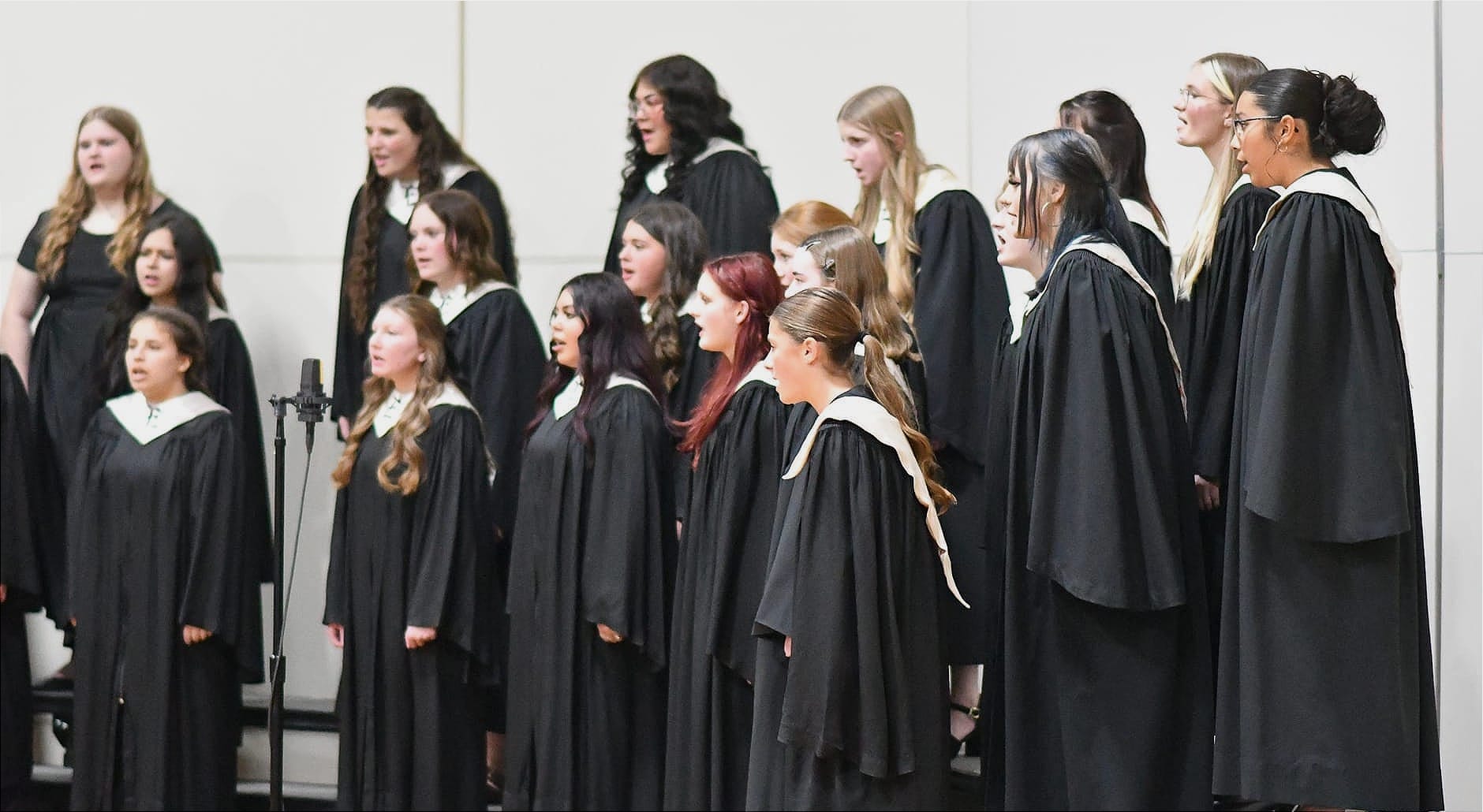 Music in the air: EHS/EMS choirs showcase talent at fall concert
