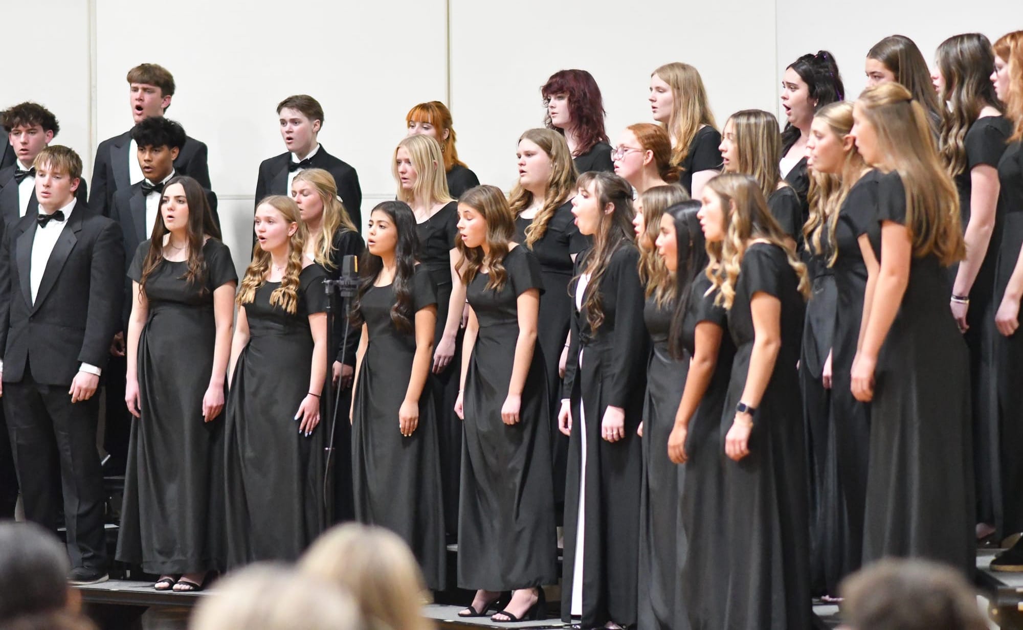 Music in the air: EHS/EMS choirs showcase talent at fall concert