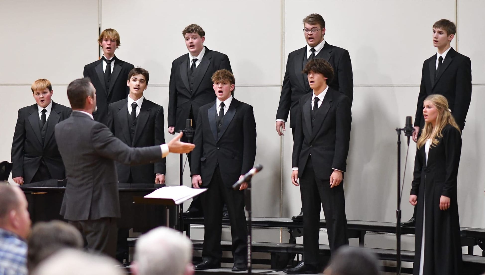 Music in the air: EHS/EMS choirs showcase talent at fall concert