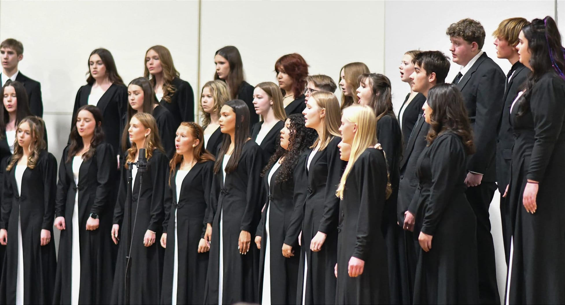 Music in the air: EHS/EMS choirs showcase talent at fall concert