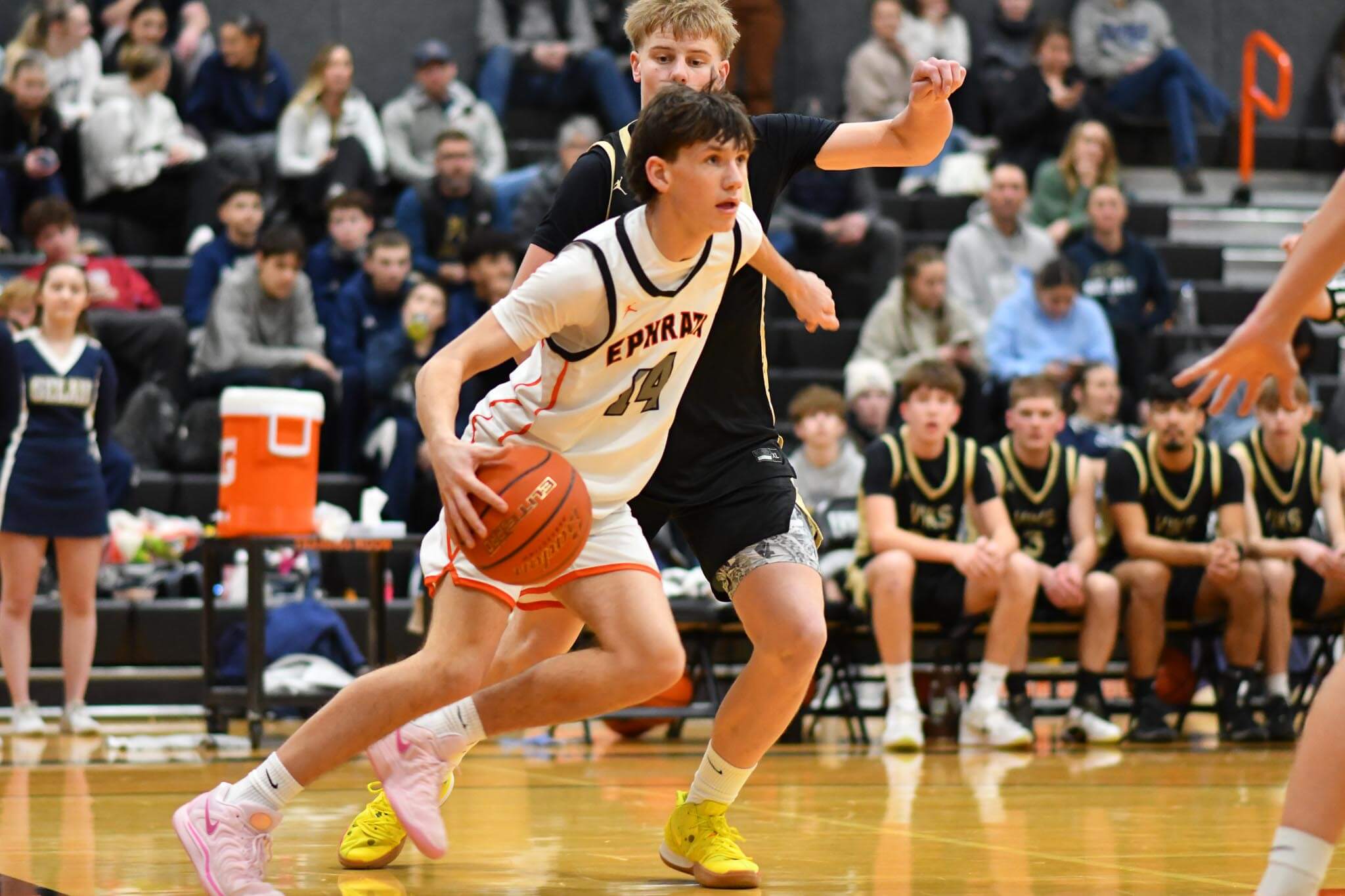 Cody Ogle (14) drives past Selah's Oliver Pepper during Friday's home loss to the Vikings. Ogle scored 24 points and grabbed a team-high 17 rebounds across the three-game stretch.