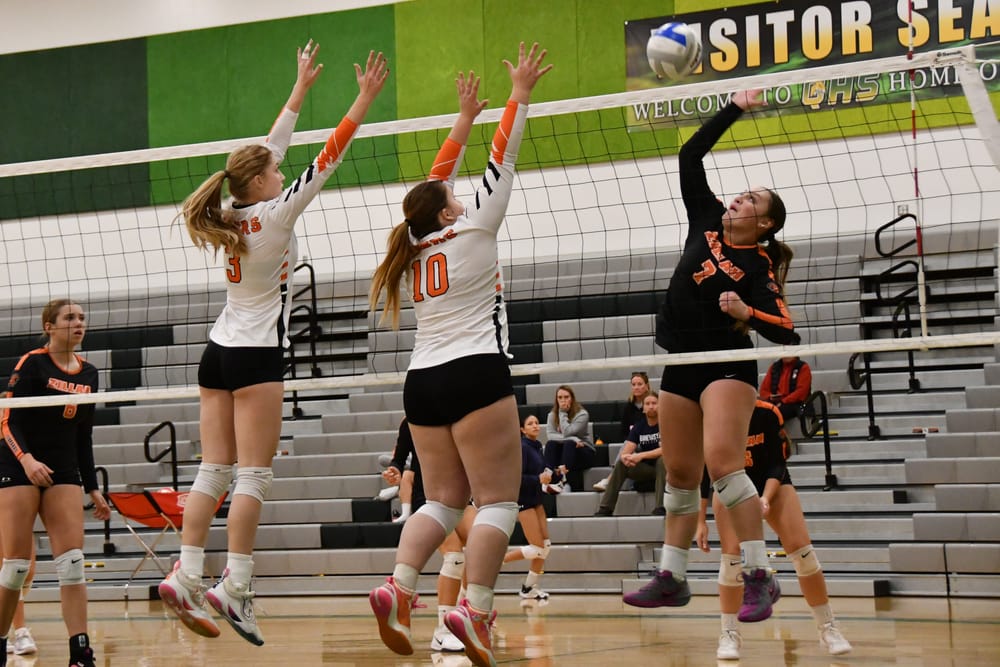 Ephrata volleyball goes 3-1 at Quincy tournament, comes up short to Prosser at home post image