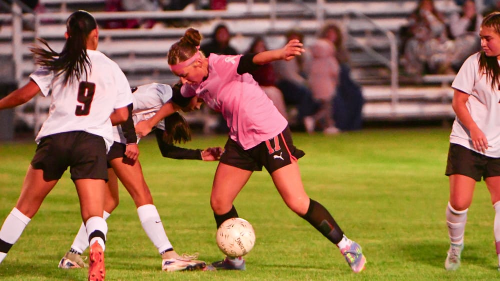 Tigers drop soggy district opener to East Valley, 5-1 post image