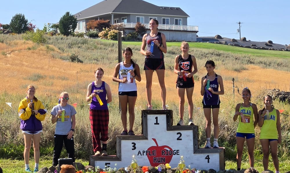 Tigers runners surge late to sweep Quincy and Prosser post image