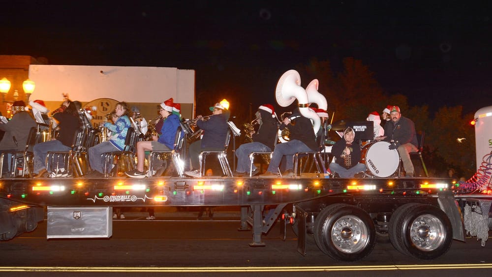 Ephrata rings in the holidays with 'Bells on Basin' festivities post image