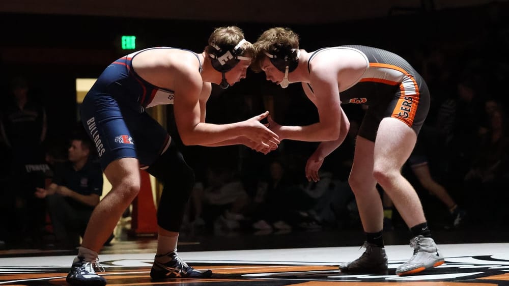 Othello tops Tigers, 42-28, in CWAC boys dual duel post image