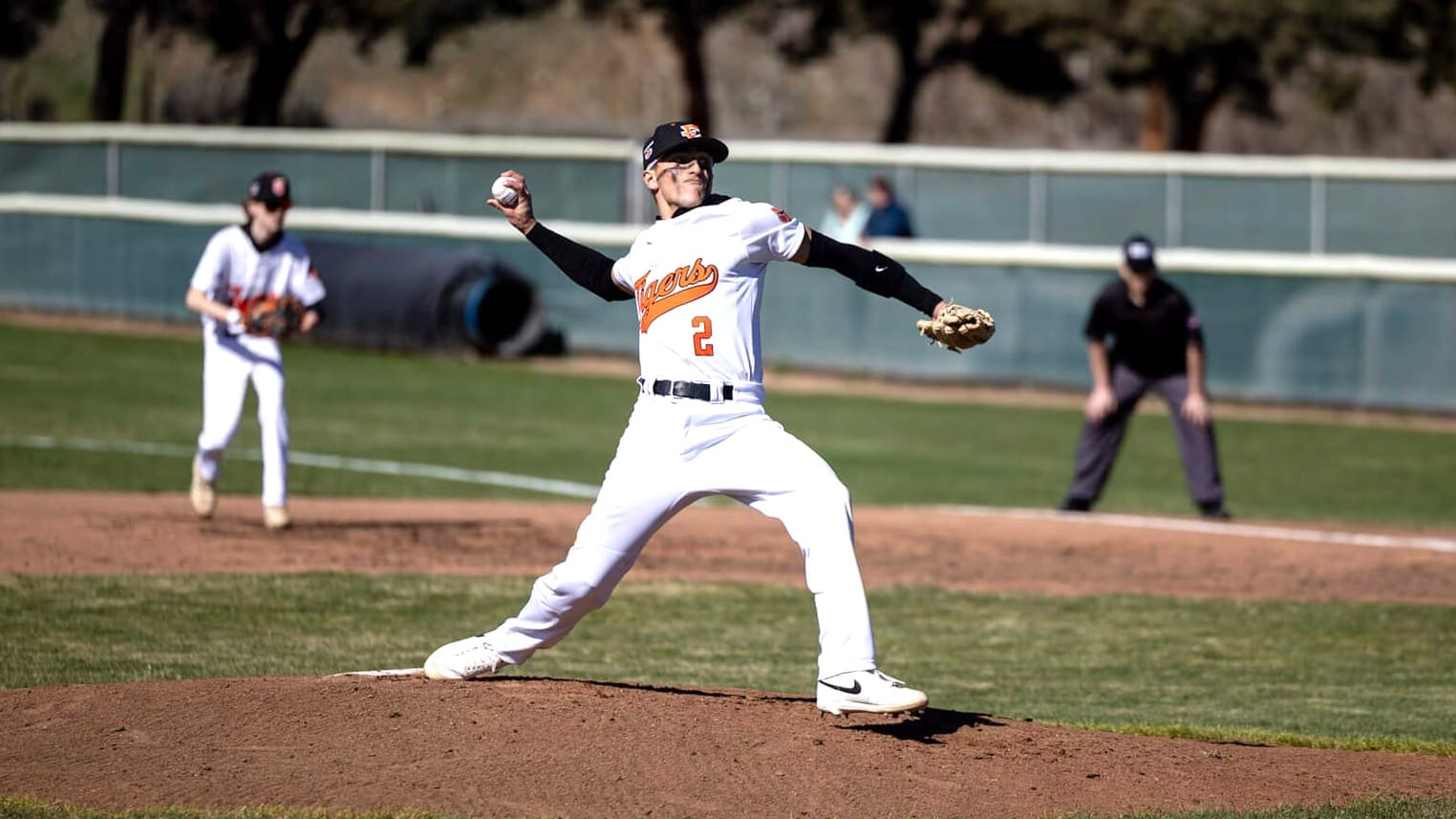 EHS baseball splits home twinbill with Aberdeen; falls to Selah, Sageview post image