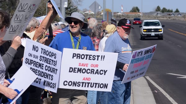 Peaceful crowd gathers for 'No Kings' rally in Ephrata post image