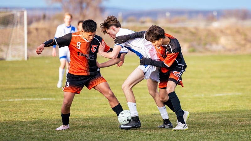Ephrata boys soccer rolls past Soap Lake 9-2, blanks Tonasket 2-0 post image